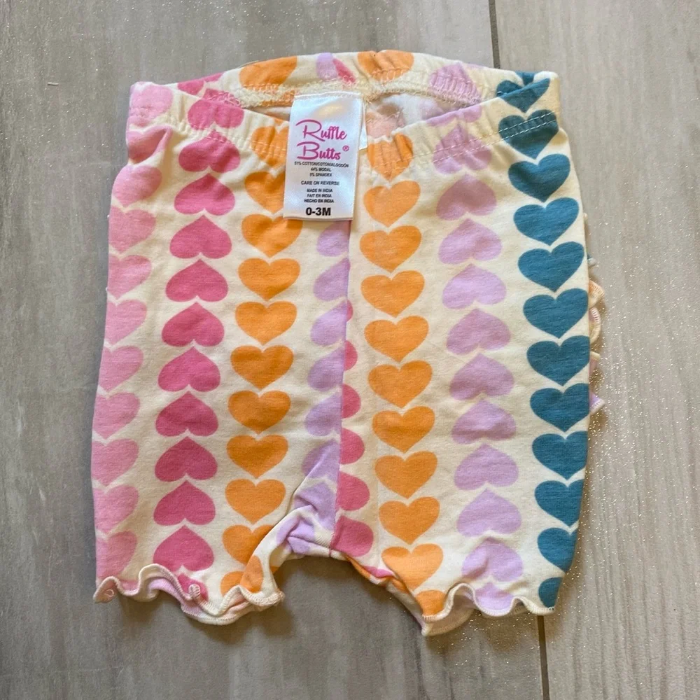 NWT RuffleButts Rainbow Heart Snuggly 2-Piece Ruffled Short Sleeve Pajamas, 0-3M